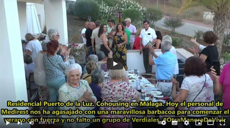 Residencial Puerto de la Luz Cohousing en Málaga Barbacoa veraniega ofrecida por Medirest